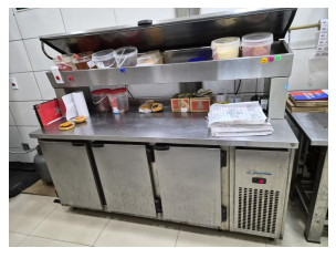 BALCÃO REFRIGERADO, CHAPA, FREEZER E MÁQUINA DE SORVETE — Imagem
