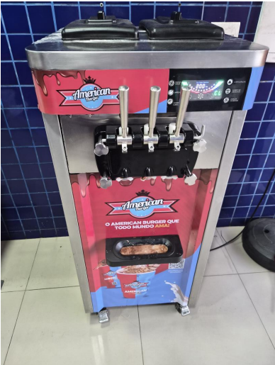 BALCÃO REFRIGERADO, CHAPA, FREEZER E MÁQUINA DE SORVETE — Imagem