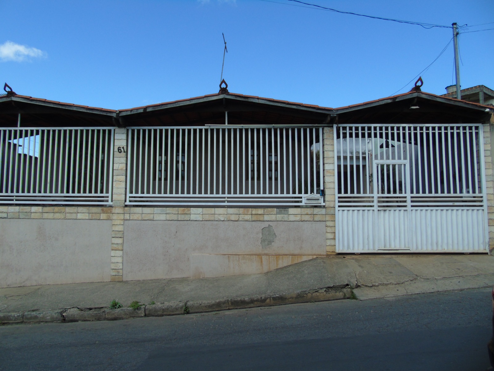 IMÓVEL RESIDENCIAL | ÁREA 300M² | 03 QUARTOS 01 SUÍTE | VARANDA C/CERÂMICA | 01 GARAGEM | PRAIA | CONTAGEM/MG — Imagem